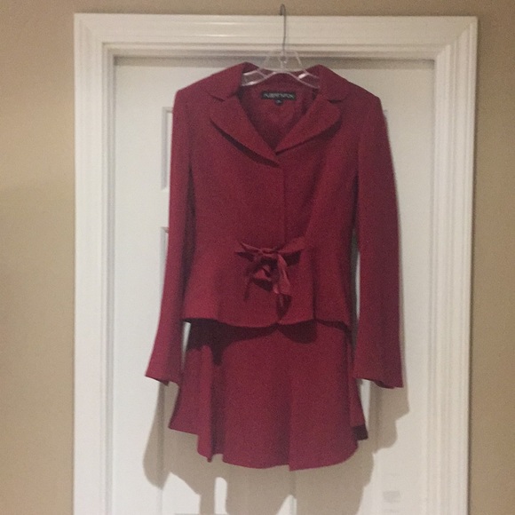 Gorgeous Cranberry Albert Nipon suit. - Picture 1 of 2